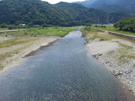 メロディ橋より上流