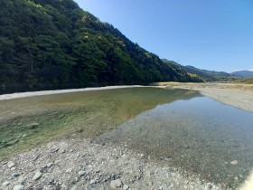 あまごつかみ取り大会用 池
