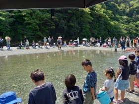 あまごつかみ取り大会2025写真